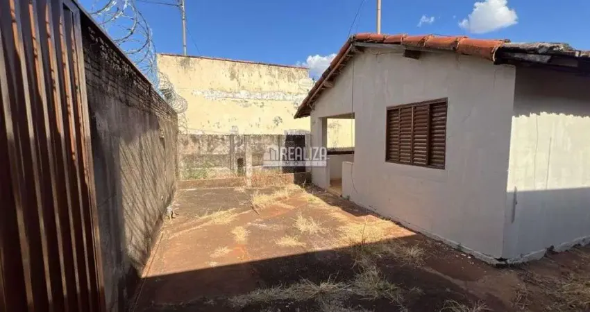 Casa a venda no bairro vila militar, uberaba - 2 dormitorios e amplo quintal!