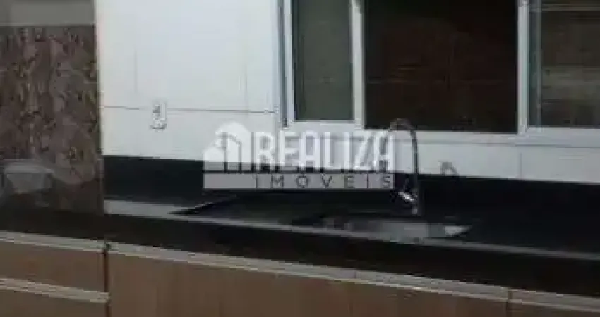 Casa a venda no bairro jardim elza amui iv, em uberaba - 3 quartos, churrasqueira e moveis planejados