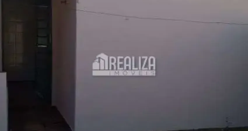 Casa a venda no bairro santa maria, uberaba: 2 dormitorios, garagem e area de servico!