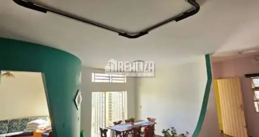 Casa com 4 quartos para alugar no Estados Unidos, Uberaba 