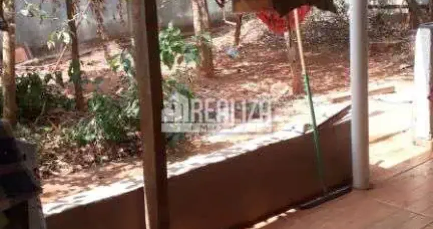Casa com 2 dormitorios e garagem coberta no bairro antonia candida i - uberaba