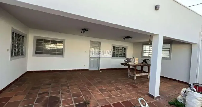 Casa a venda no bairro abadia, em uberaba - 3 dormitorios, 2 banheiros, garagem coberta