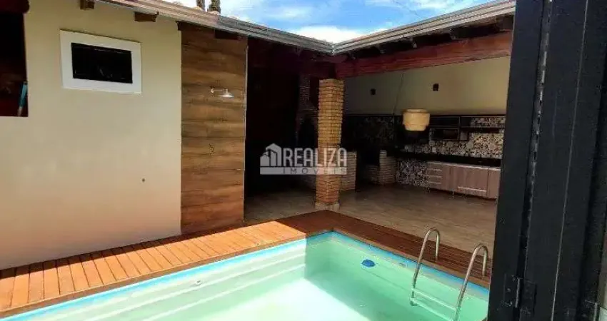 Casa com piscina e churrasqueira no residencial estados unidos