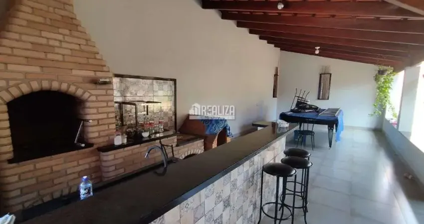 Encantadora casa a venda no bairro de  lourdes, uberaba: 2 dormitorios sendo 1 suite, churrasqueira na varanda