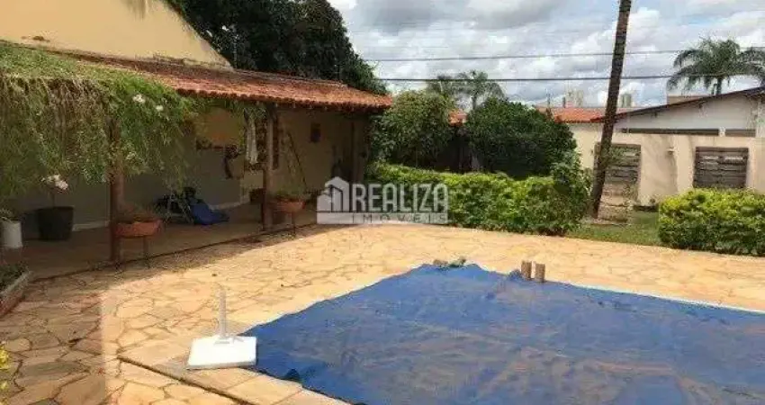 Casa com 4 quartos à venda no Jardim São Bento, Uberaba