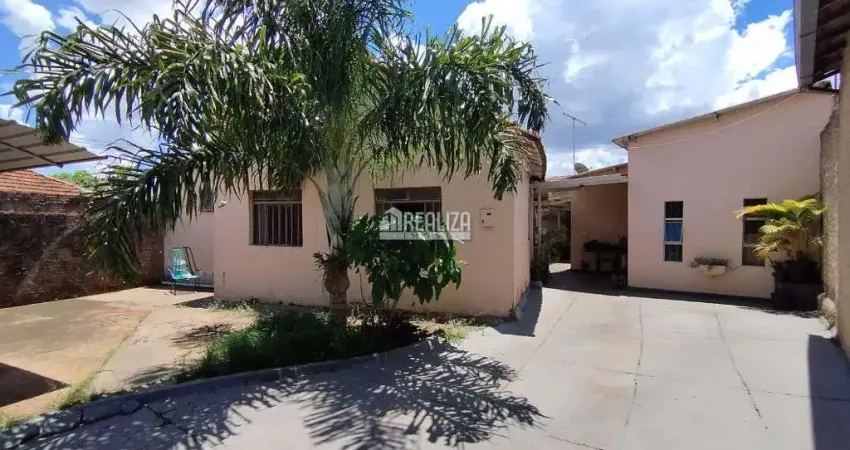 Casa a venda no bairro fabricio, uberaba - 2 dormitorios, suite, 2 banheiros, 2 cozinhas, 2 salas