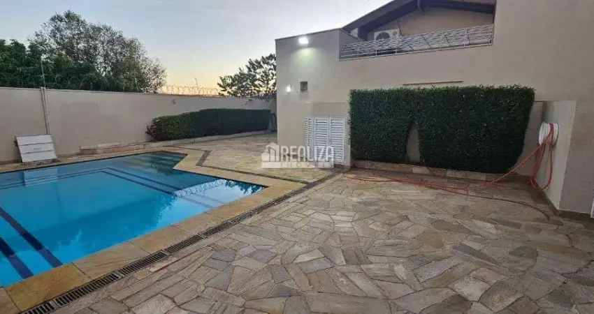 Casa de alto padrao com 3 suites e piscina aquecida no parque do mirante