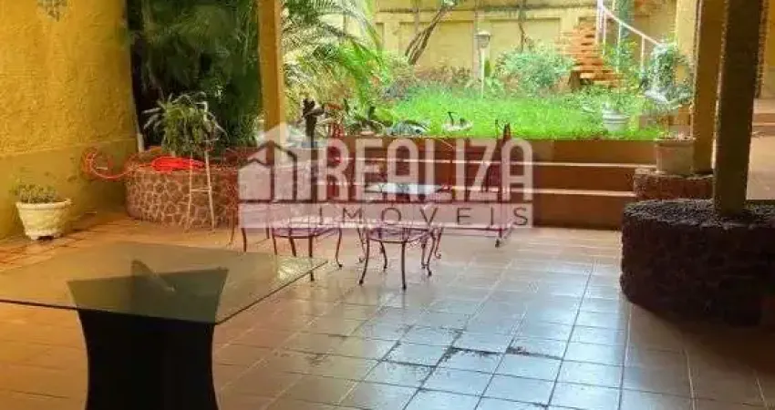 Casa com 7 quartos à venda no Centro, Uberaba