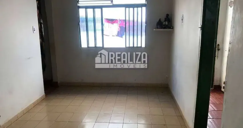 Casa a venda no bairro santa maria em uberaba - 3 dormitorios, quintal e varanda!