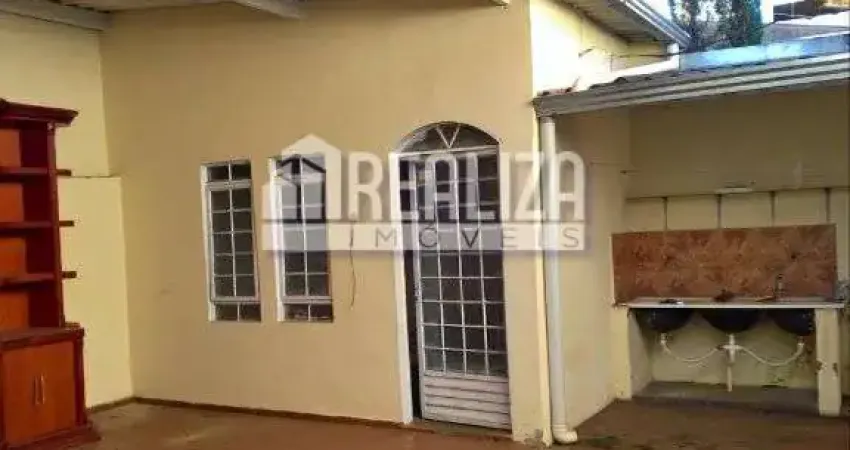 Casa a venda no conjunto costa telles i em uberaba - 2 suites e 2 garagens!