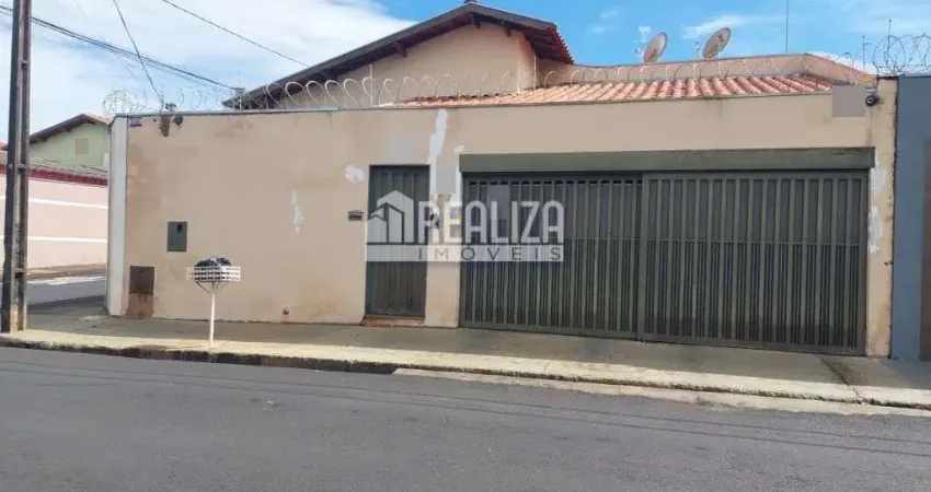 Linda casa a venda em uberaba - 3 dormitorios, churrasqueira e quintal!