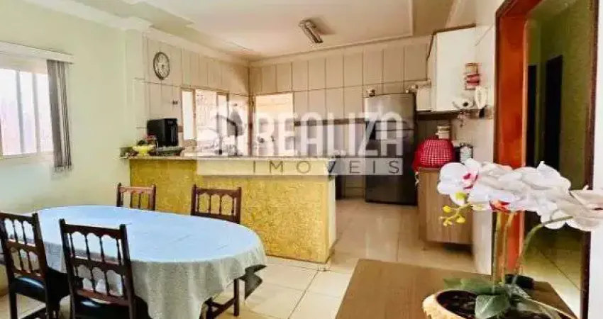 Casa com 5 quartos à venda na Nossa Senhora da Abadia, Uberaba 