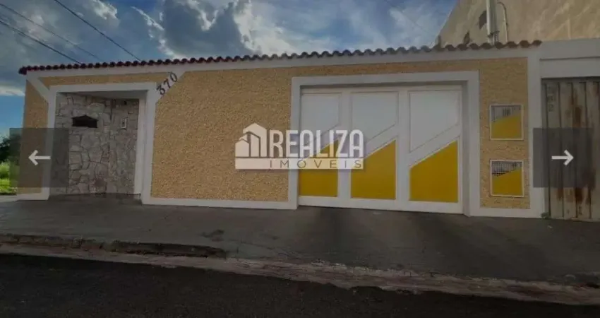 Casa de padrao a venda em recreio dos bandeirantes, uberaba - 3 dormitorios, 1 suite e 3 vagas na garagem.