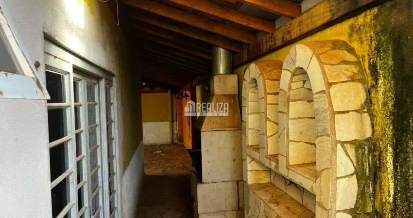 Casa a venda no bairro conjunto costa telles i, uberaba: 3 dormitorios, suite, garagem e varanda!