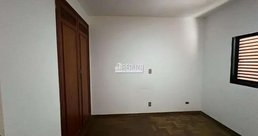 Apartamento disponivel para locacao, com 3 dormitorios e suite em Uberaba
