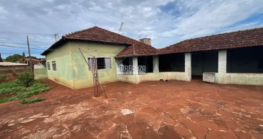 Vende-se Imovel Versatil no Centro de Igarapava/SP - Terreno Total de 2.700 m2 - Oportunidade para Investidores e Comercio! Saiba mais!