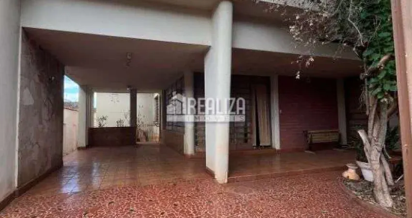 Vende-se casa de alto padrao com dois pavimentos no Centro de Igarapava/SP
