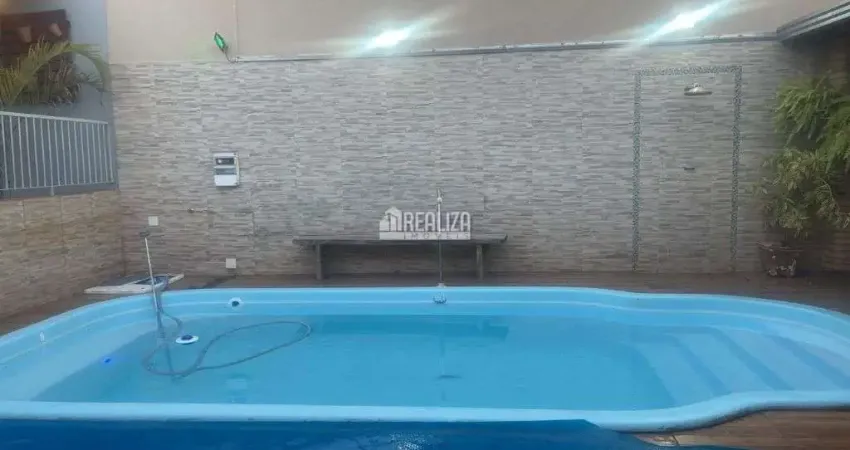 Casa com 4 dormitorios e piscina no Nucleo Habitacional Silverio Cartafina