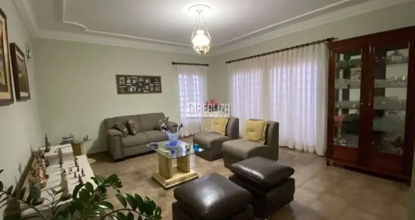 Casa a venda no bairro Vila Olimpica, Uberaba - 4 dormitorios, suite e 4 garagens