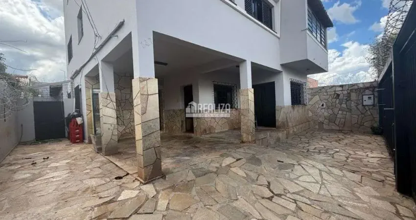 Casa a venda na Vila Maria Helena, Uberaba | 7 dormitorios e 3 banheiros