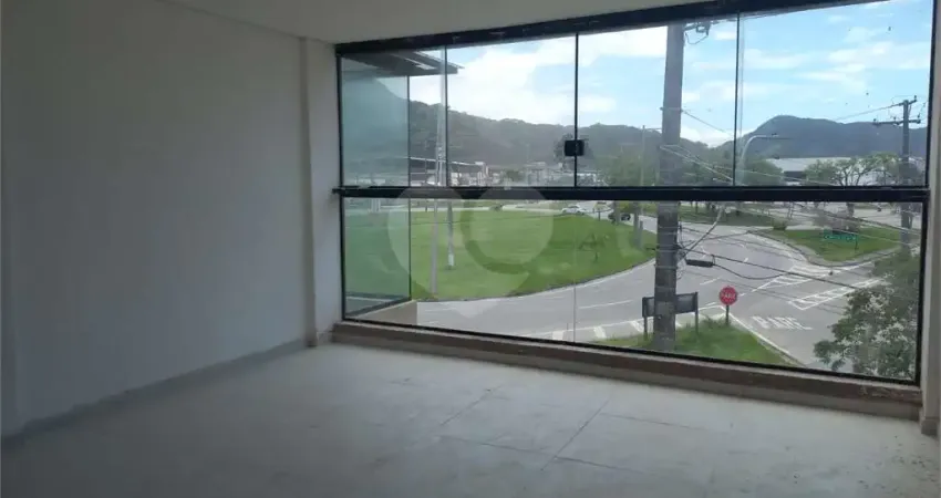 Sala comercial para alugar na Presidente Castelo Branco, Sumaré, Caraguatatuba