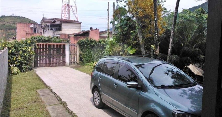 Casa com 5 quartos à venda na Rua Itapoan, Martim de Sá, Caraguatatuba