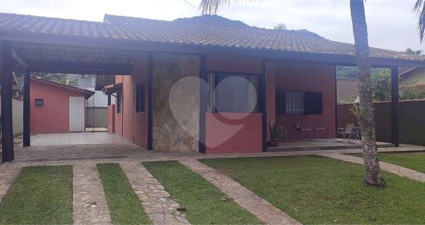 Casa térrea com 3 quartos à venda em Horto Florestal - SP