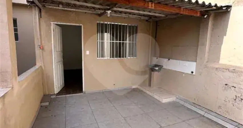 Casa em condomínio fechado com 1 quarto para alugar no Utinga, Santo André