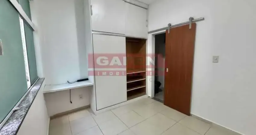 Excelente apartamento quarto e sala reformado em laranjeiras - ao lado do metrô