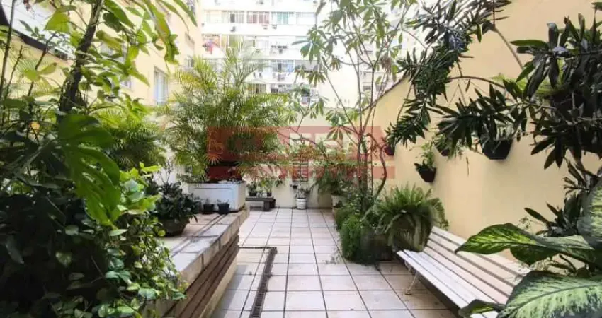 Apartamento de Luxo Garden, reformado, mobiliado, na Rua Paula Freitas quadra da praia