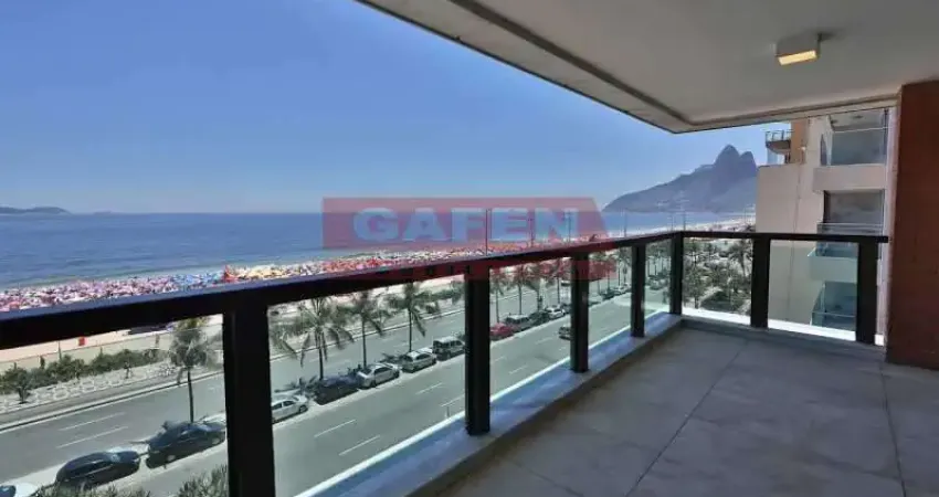 Apartamento com 4 quartos, 3 vagas, Av. Vieira Souto, em Ipanema. Com varanda ampla de frente para o mar !