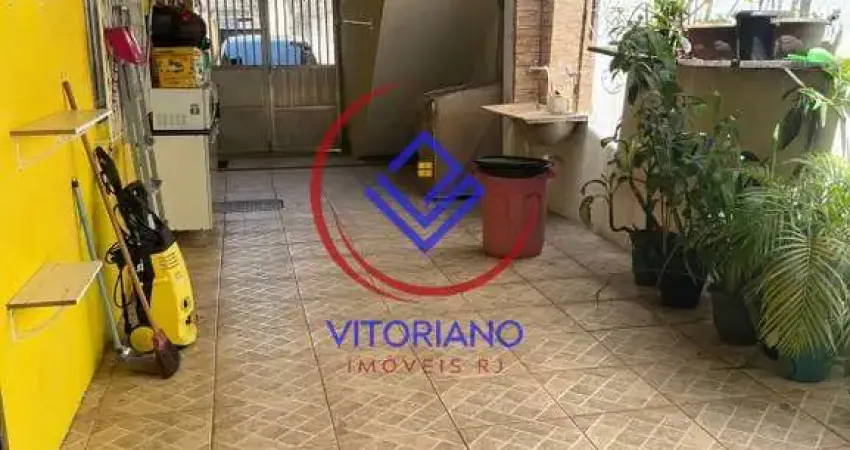 CASA ATENDENTO Á DUAS FAMILIAS Á VENDA EM MARECHAL HERMES!