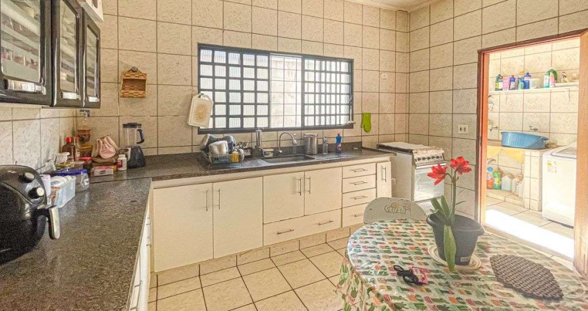 Casa com 3 quartos à venda na Rua Geraldo Sampaio, 355, Parque Baguaçu, Araçatuba