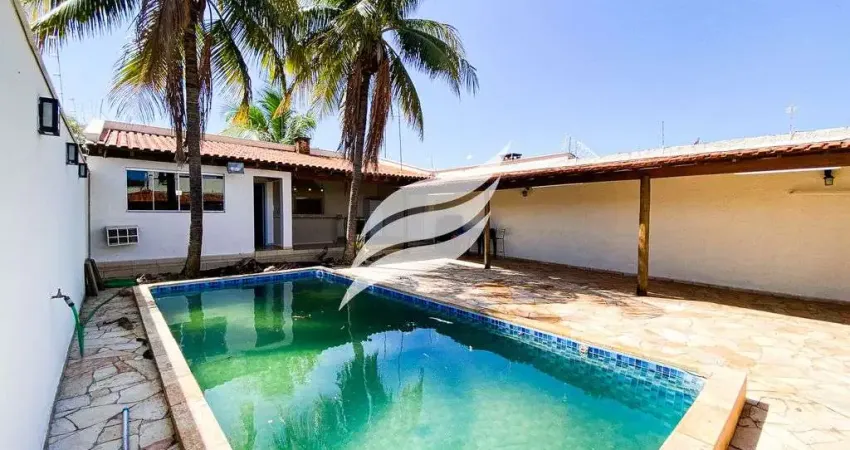 Casa com piscina e 03 quartos à venda próxima a rua marcílio dias