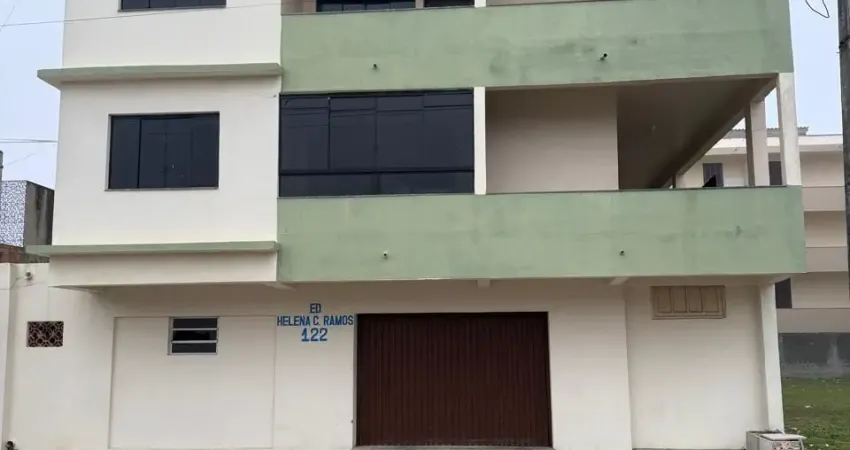 Apartamento mobiliado a 80 metros do mar, contendo: 02 dormitórios 01 banheiro Sala e cozinha conjugadas 01 vaga de garagem coberta Escriturado e Registrado! Apto para financiamento bancário.
