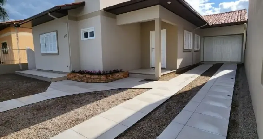 Casa de alvenaria com 03 dormitórios, sendo 2 suítes sala de estar e jantar cozinha área de serviço garagem edícula com lavabo quiosque com churrasqueira perfeito para receber familiares e amig
