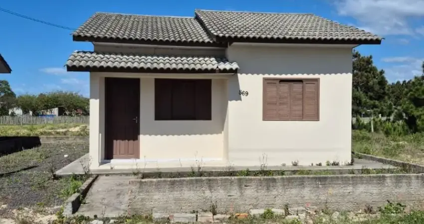 Casa a venda   02 dormitórios 01 banheiro sala e cozinha conjugada frente norte. ótima localização. proximo ao mercado, escola, 182,00 área terreno / 55,00 área construída