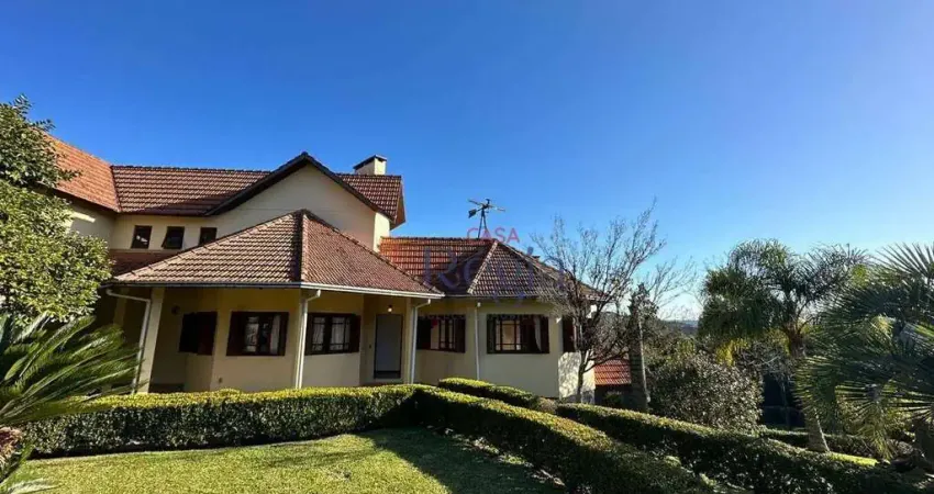 Casa à venda no Centro de Canela em Condomínio!