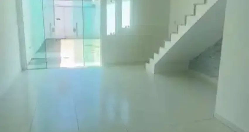 Casa em ipitanga, proximo a praia, com 3 dormitorios, sendo 2 suites, reformada