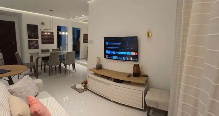 Apartamento no costa azul, com 3 dormitorios, sendo 1 suite, bem localizado, com vaga privativa.