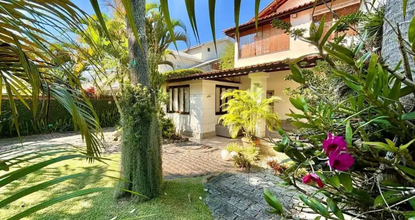 Casa com terreno grande à venda no Rio Mar - Barra da Tijuca