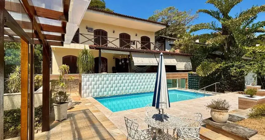 Casa à venda no Condomínio Eldorado na Freguesia de Jacarepaguá