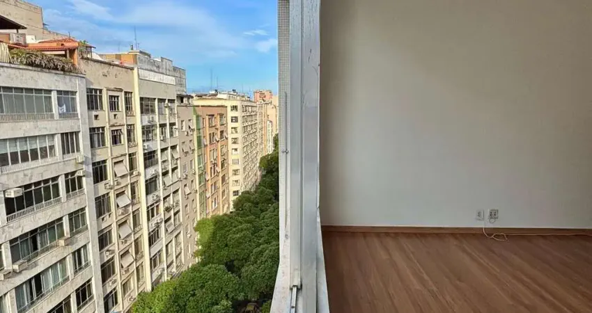 Apartamento 3 quartos com garagem à venda no coração de Copacabana