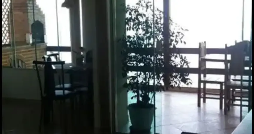 Excelente casa com linda vista para o mar, à 200 M da praia!