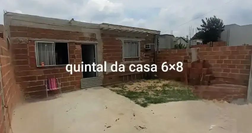 Casa no Caminho do Partido - Condomínio fechado! 2 quartos e quintal enorme
