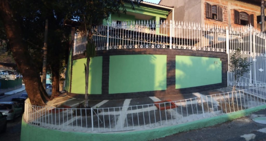 CASA DE ESQUINA  3 QUARTOS SENDO 1 SUÍTE -  PROXIMO AO MERCADO CARREFOUR  -E MADEREIRA MARISOL