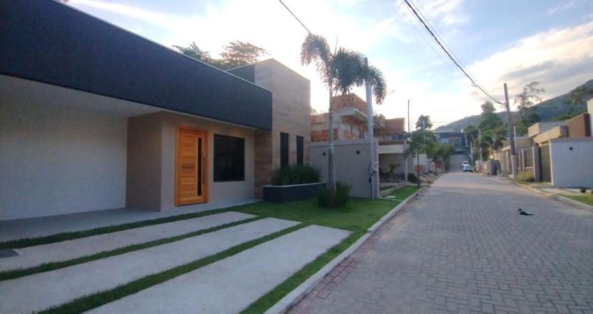Casa Linear com 3 Quartos (1 Suíte) em Condomínio Fechado – Rio da Prata, Campo Grande