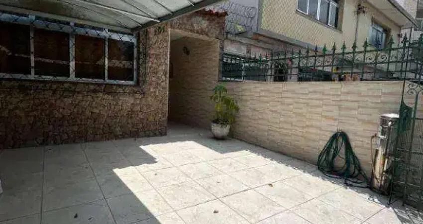 Sobrado com 4 dormitórios à venda, 150 m² por R$ 999.000,00 - Ponta da Praia - Santos/SP