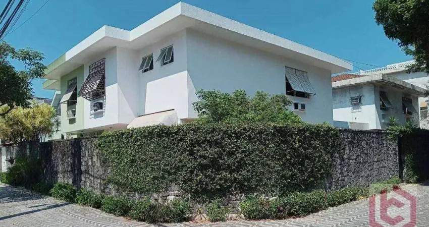Sobrado com 3 dormitórios à venda, 162 m² por R$ 1.650.000,00 - Boqueirão - Santos/SP