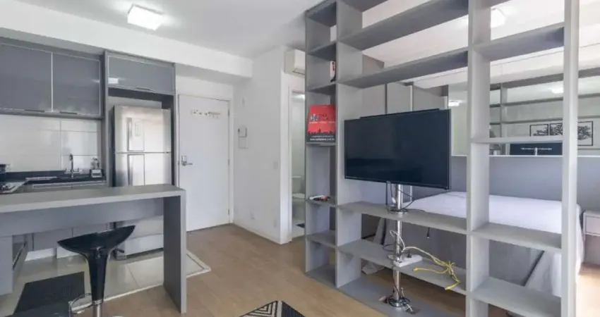 Flat disponível para locação com 1 dorm na Chácara Santo Antônio totalmente equipado e reformado.